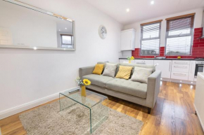 Modern, spacious apartment with free parking